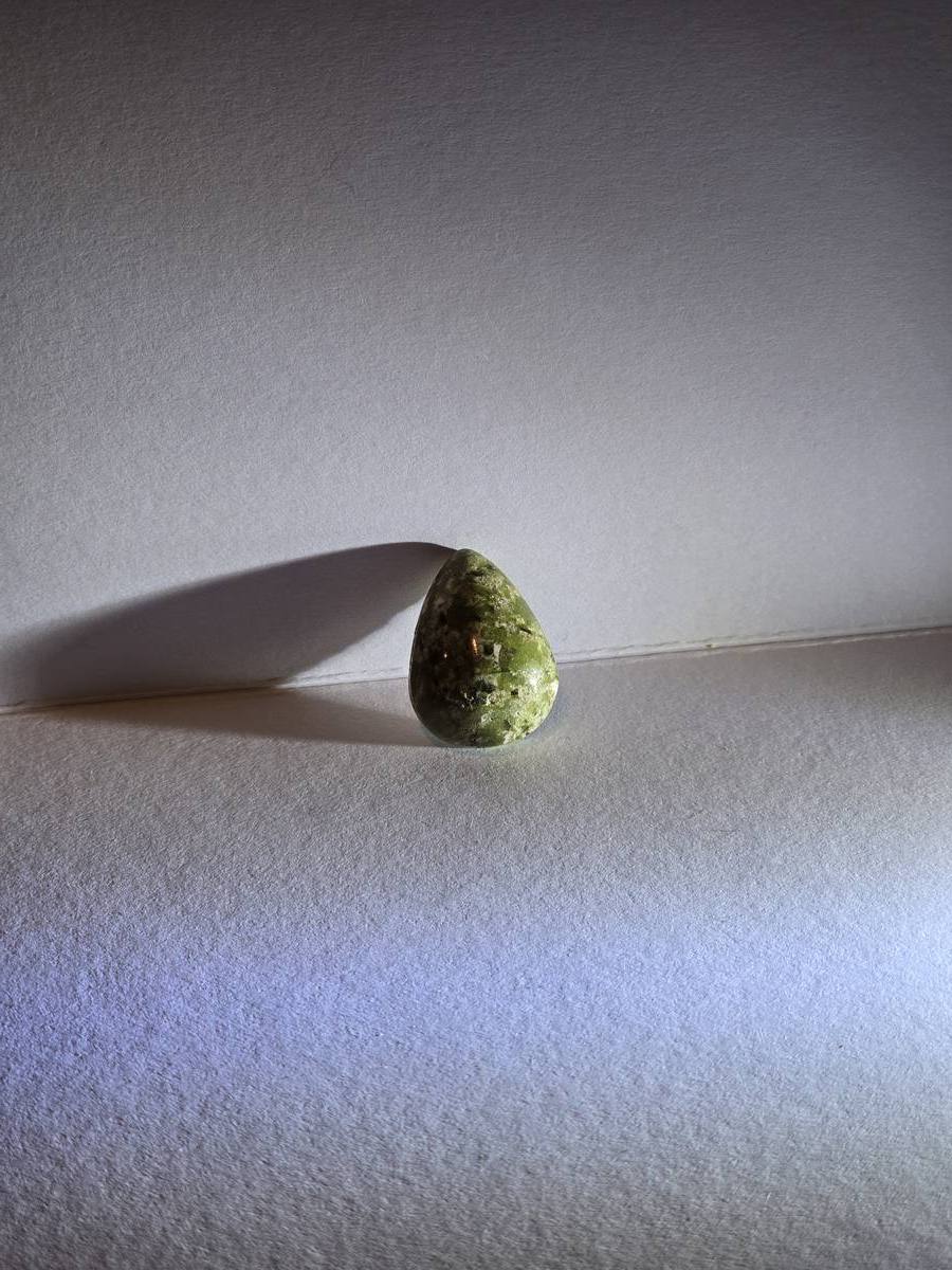 teardrop serpentinite — front