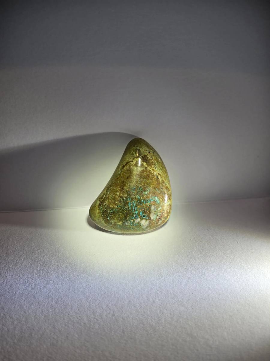 rounded fang limonite chrysocolla — back