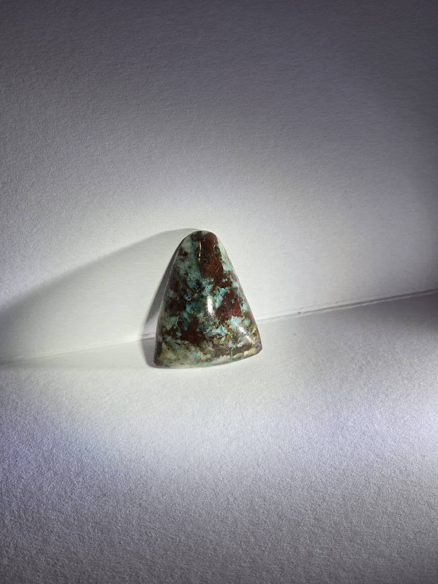 triangle chrysocolla in red jasper quartz — back